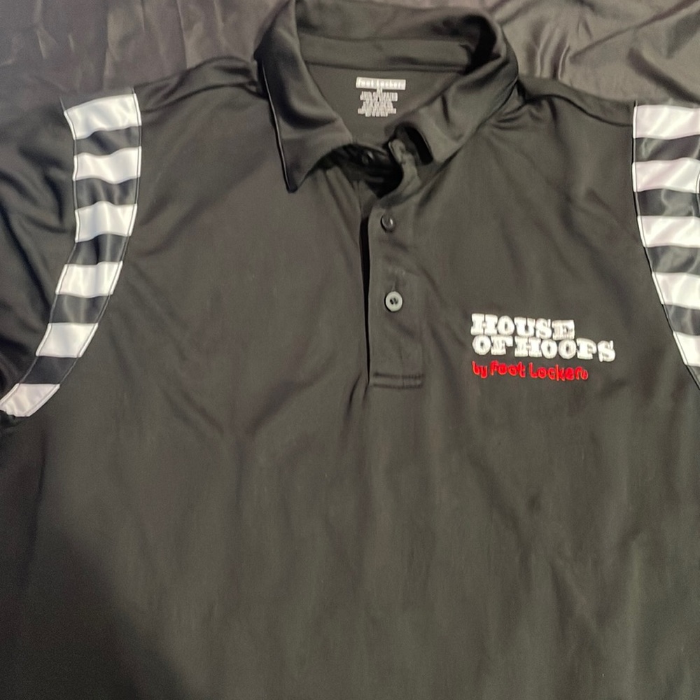 Never worn, Foot Locker Men’s (M) House of Hoops shirt. Runs big.